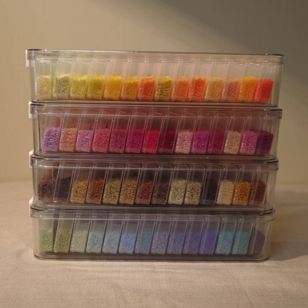 Kit definitivo de 221 cuentas fusibles de colores con contenedores independientes: 221 000 cuentas diminutas de 2,6 mm
