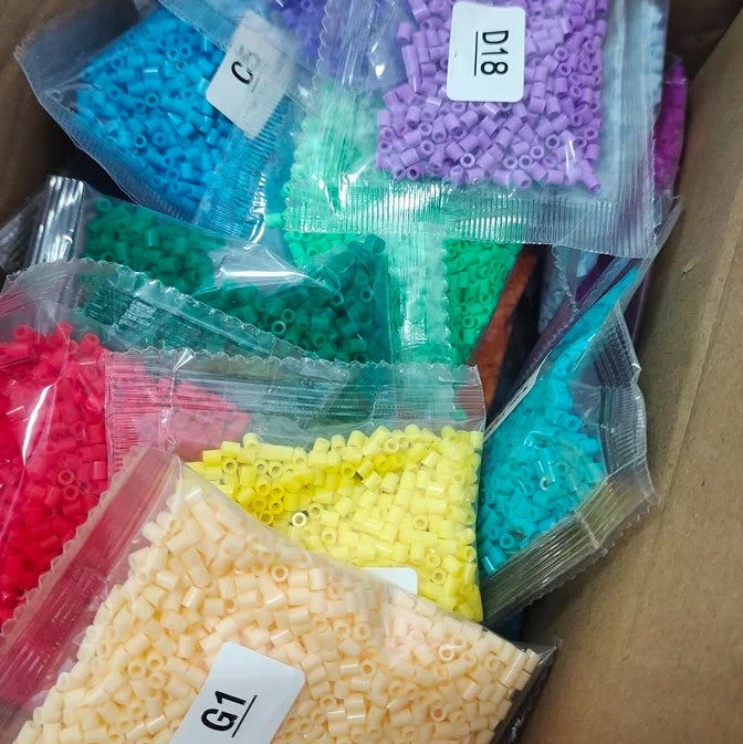 Just Beads - 1000 piezas, un solo color por bolsa (cuentas fusibles diminutas de 2,6 mm de calidad superior)